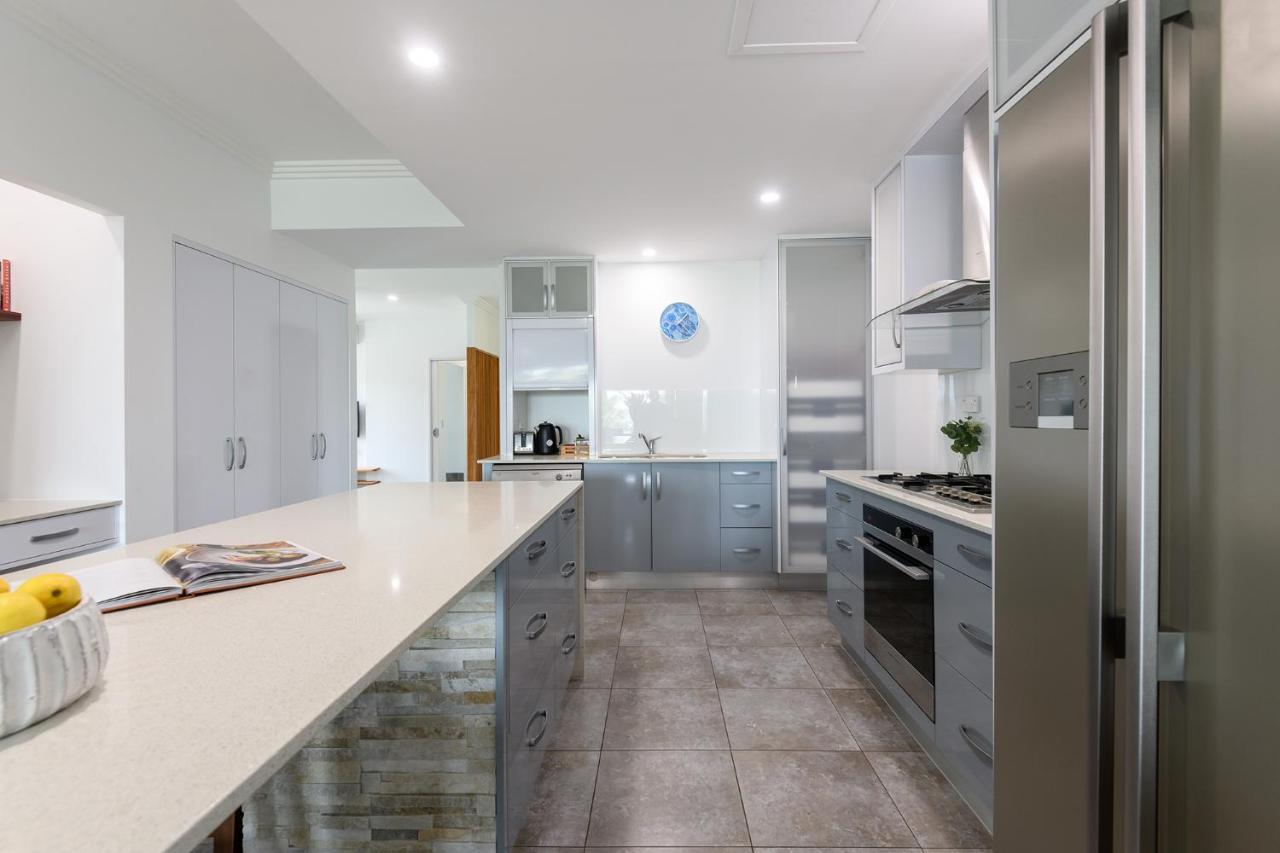 Island Views Beachfront Apartments بالم كوف المظهر الخارجي الصورة