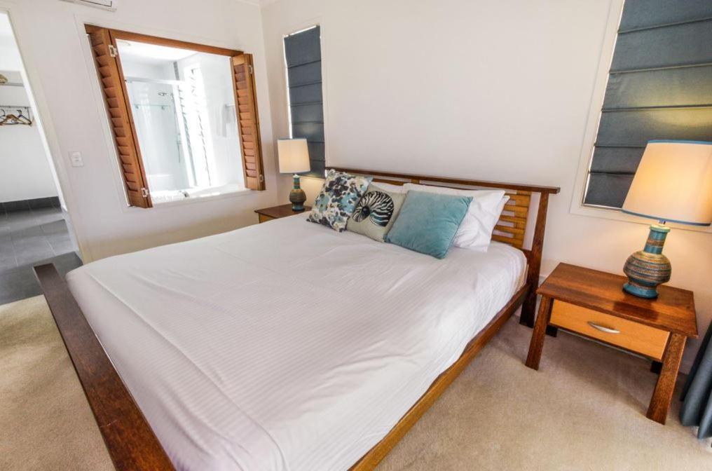 Island Views Beachfront Apartments بالم كوف المظهر الخارجي الصورة