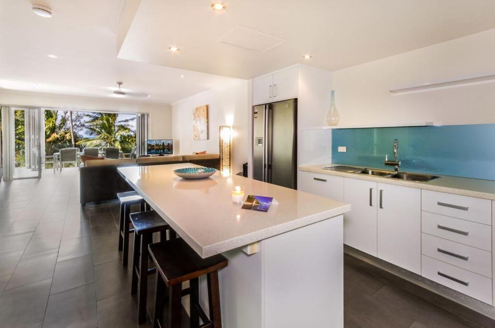 Island Views Beachfront Apartments بالم كوف المظهر الخارجي الصورة