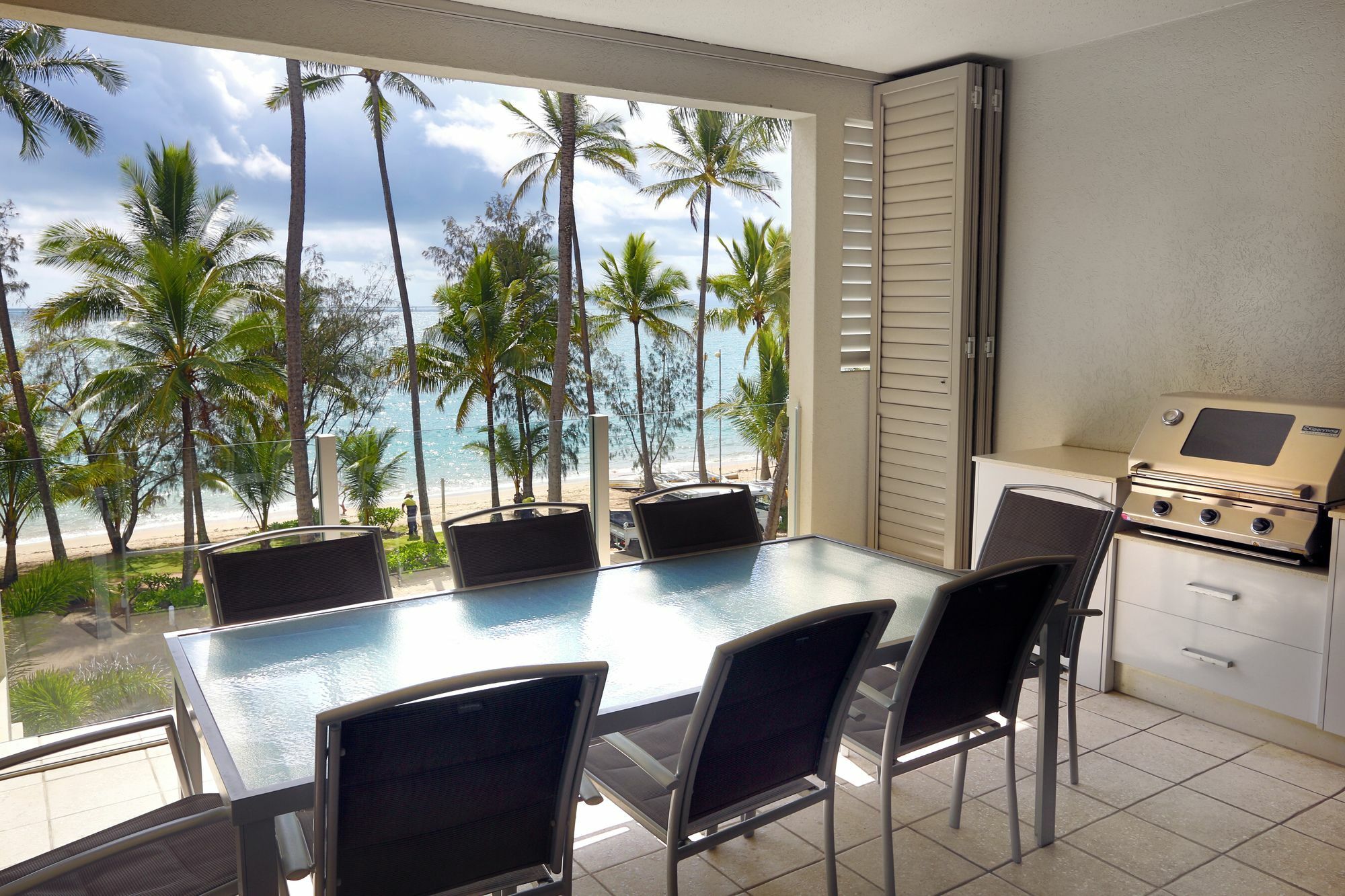 Island Views Beachfront Apartments بالم كوف المظهر الخارجي الصورة
