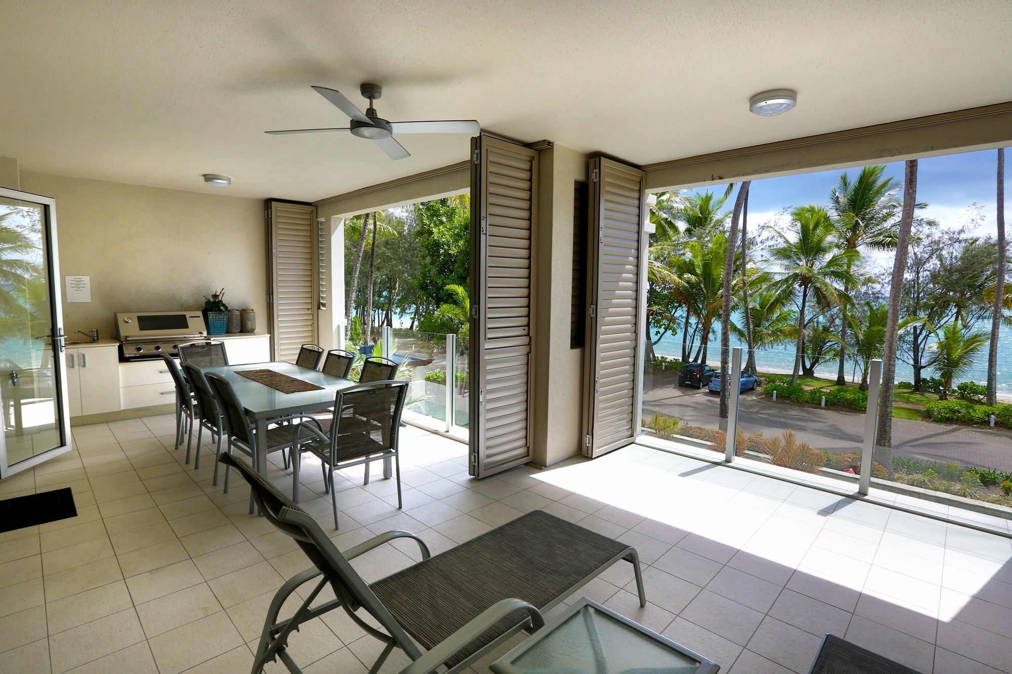Island Views Beachfront Apartments بالم كوف المظهر الخارجي الصورة