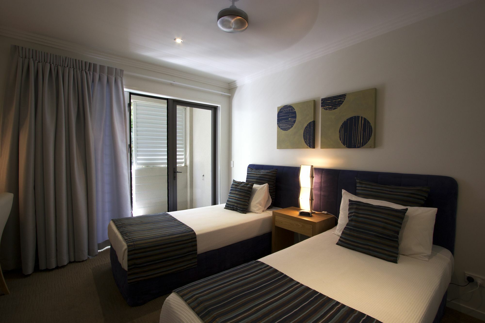Island Views Beachfront Apartments بالم كوف المظهر الخارجي الصورة