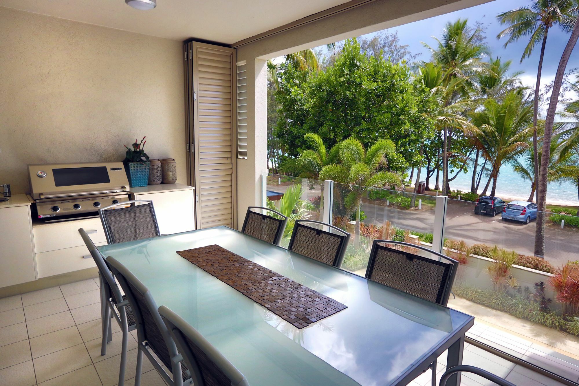 Island Views Beachfront Apartments بالم كوف المظهر الخارجي الصورة