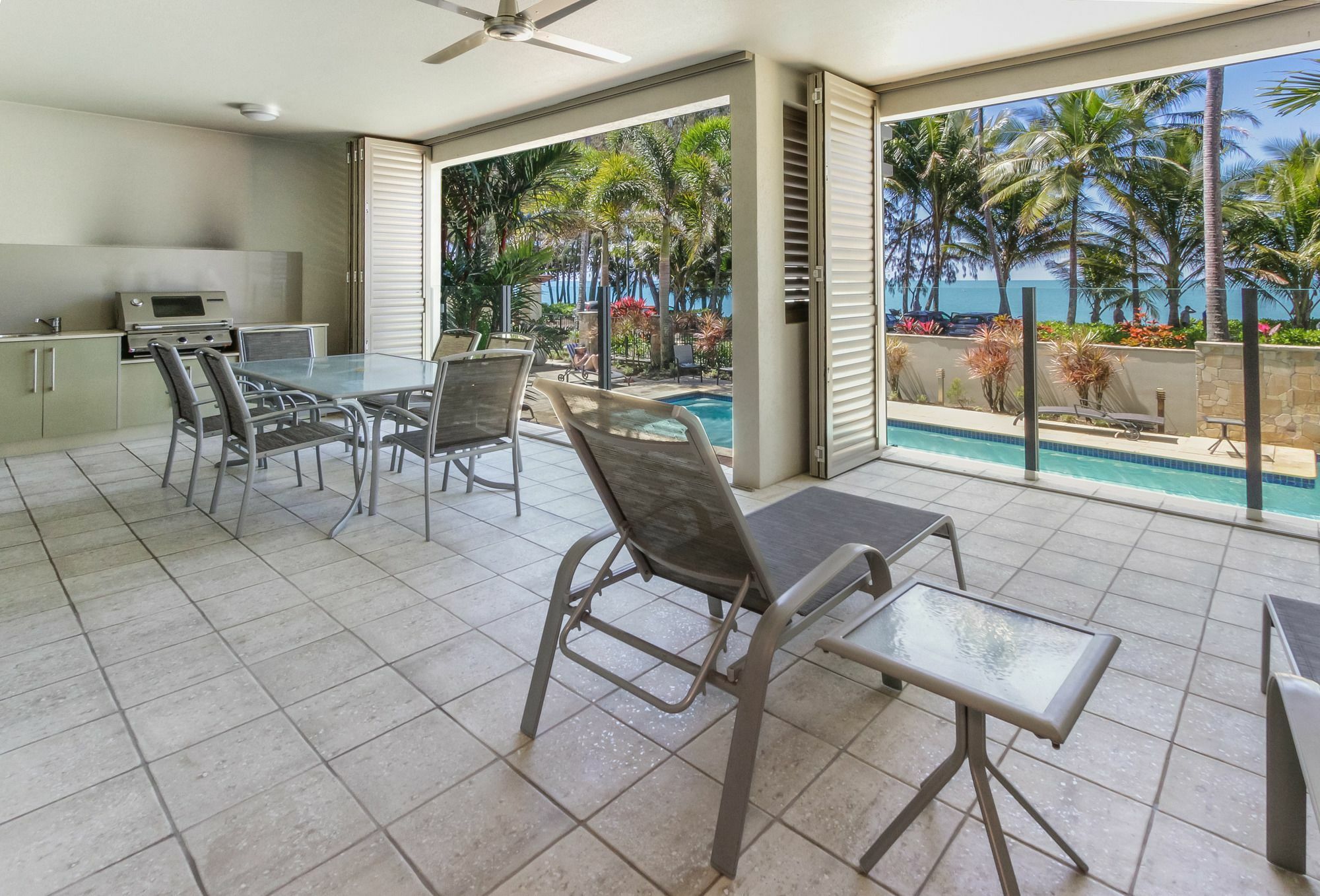 Island Views Beachfront Apartments بالم كوف المظهر الخارجي الصورة